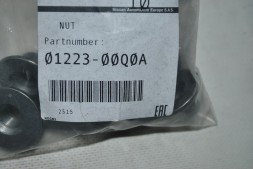 Гайка з пресшайбою