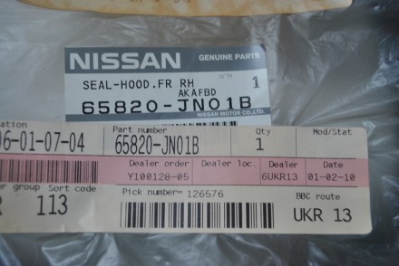 65820JN01B Nissan Уплотнитель капота правый