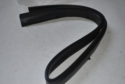 65820JN01B Nissan Уплотнитель капота правый