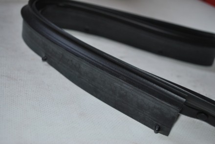 65820JN01B Nissan Уплотнитель капота правый