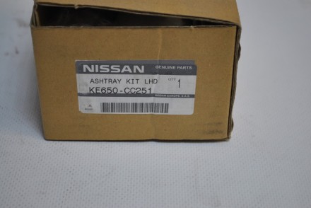 KE650CC251 Nissan Пепельница