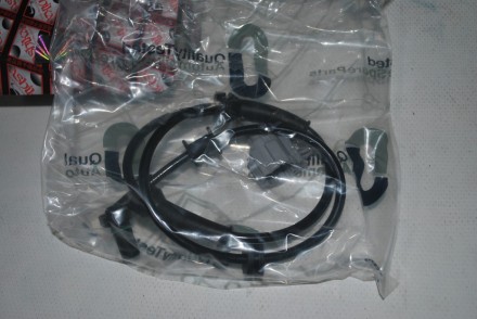 15101170 Ashika Датчик ABS передній