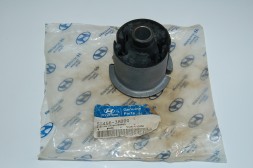 Сайлентблок задньої підвіски центральний 55456-3A000 Hyundai Trajet