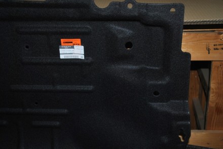 748146UA0A Nissan Захисна накладка панелі підлоги права