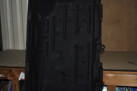 748146UA0A Nissan Захисна накладка панелі підлоги права