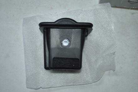 68800EB300 Nissan Пепельница  D40/R51